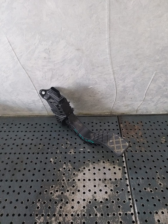 Pedala acceleratie audi a4 b9 8w 8w1723523 6pv01164201