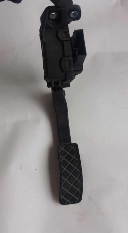 Pedala acceleratie audi a6 4f2 c6 3.0 tdi 4f1723523b