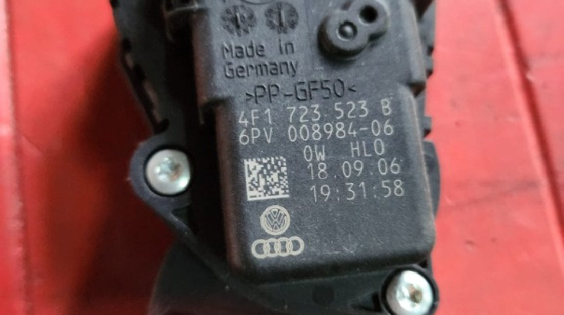 Pedala acceleratie Audi A6 C6 an de fabricatie 2007 cod 8P0907357F