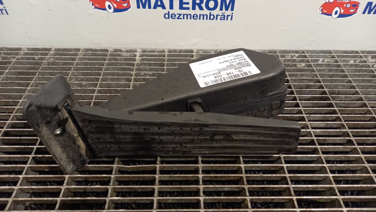 PEDALA ACCELERATIE BMW SERIA 1 E 81 2.0 