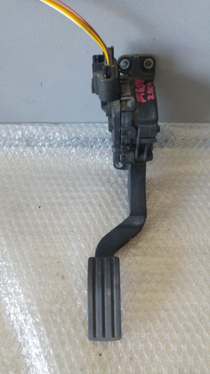 Pedala acceleratie ford fiesta 5 2s61-9f836-aa