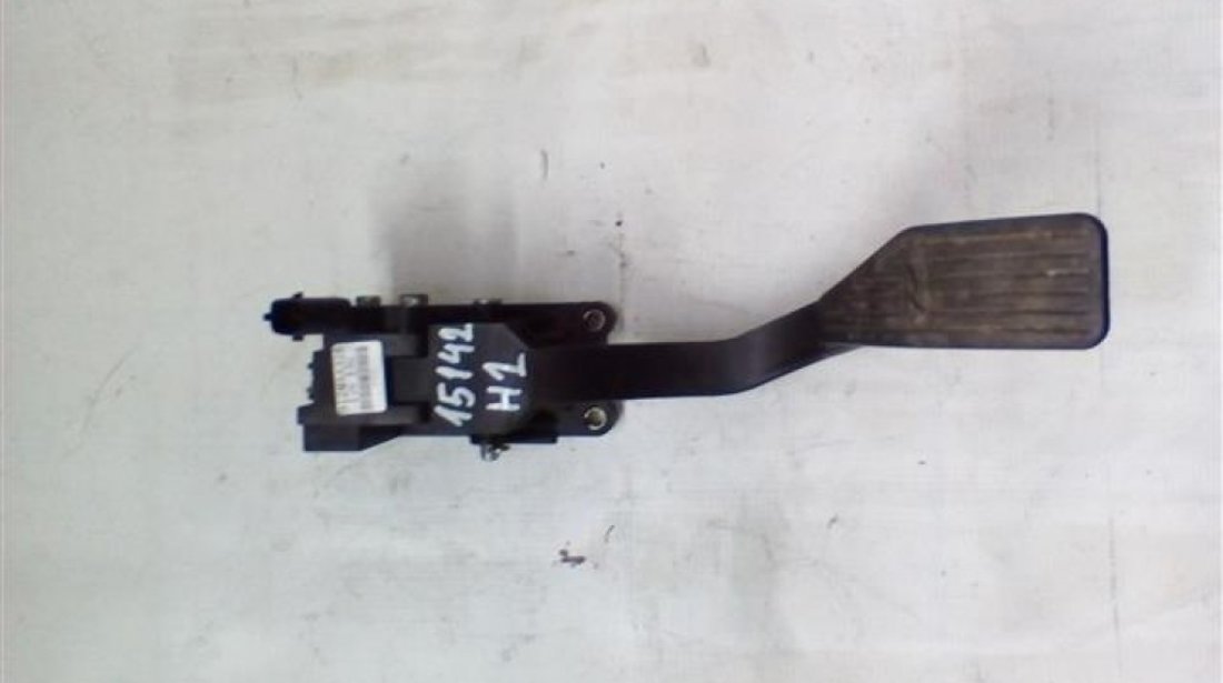 Pedala acceleratie Hyundai H1 An 2004 2005 2006 2007 cod 32726-4A700