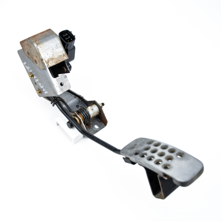 Pedala Acceleratie Infiniti S50 (Fx35, Fx45) 2003-2008 3.5 24V V6 Vq35 Benzina Volan Pe Stanga Lhd 18919Am810