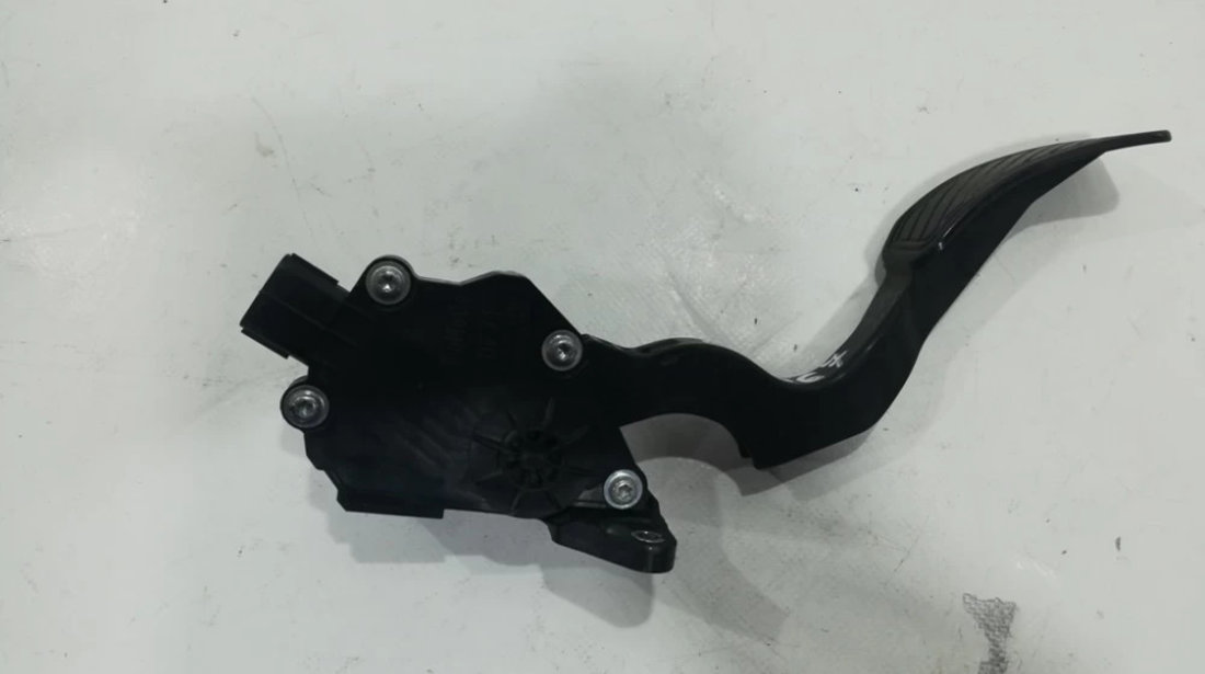 Pedala acceleratie Mazda 2 motorizare 1.3 benzina An 2008 2009 2010 2011 2012 cod K4238-7410