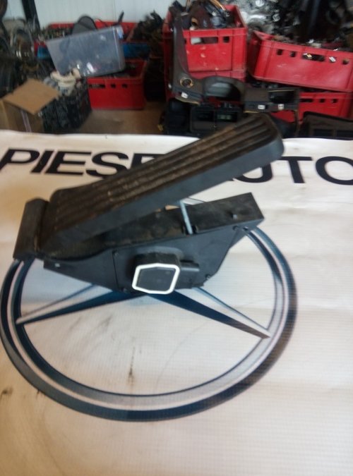 Pedala acceleratie mercdedes C class w204 A2043000204