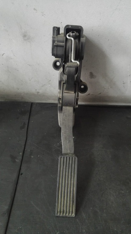 Pedala acceleratie mercedes b-class w245 2.0cdi a1693000104
