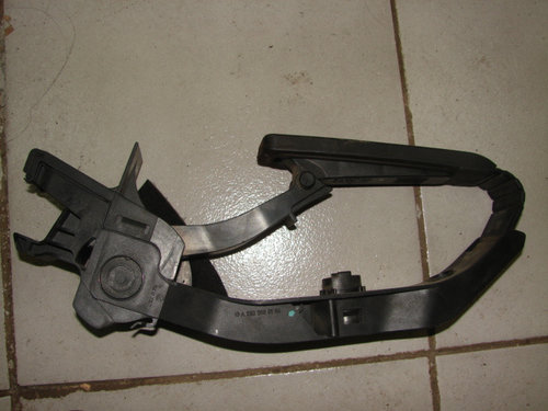 Pedala acceleratie Mercedes-Benz C-Class W203/S203/CL203 [2000 - 2004] Sedan 4-usi C 200 CDI MT (116...