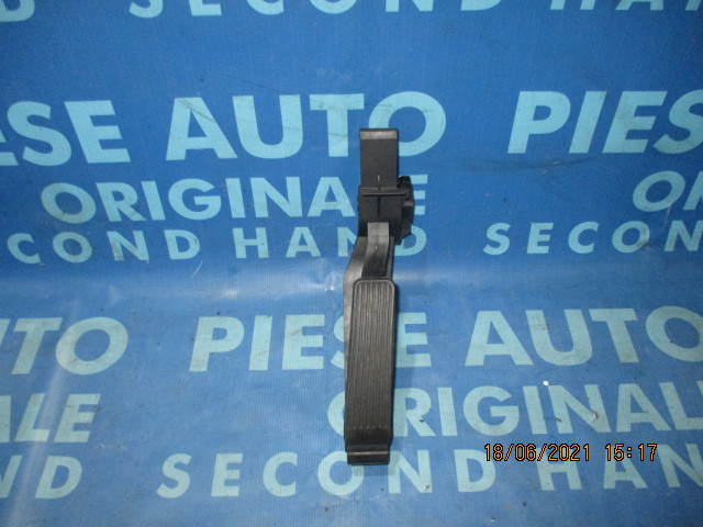 Pedala acceleratie Mercedes C200 W203 2.2cdi;  A2033000104