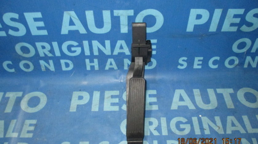 Pedala acceleratie Mercedes C200 W203 2.2cdi; A2033000104