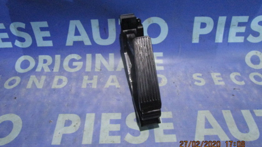 Pedala acceleratie Mercedes C200 W203 2.2cdi; A2033000504