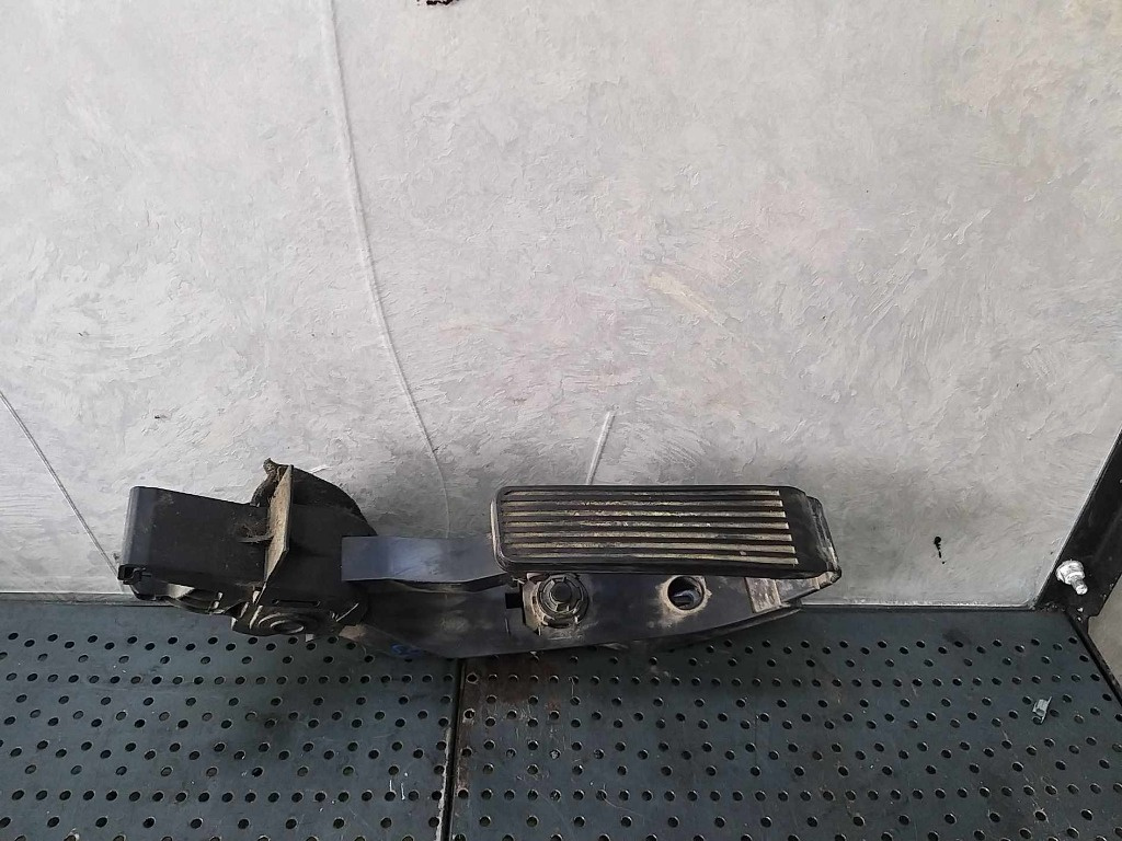 Pedala acceleratie mercedes e class w211 a2113000404