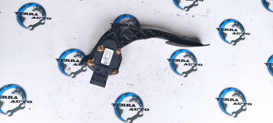 Pedala acceleratie Opel Astra J (P10) 1.7 CDTI cod: 13252704