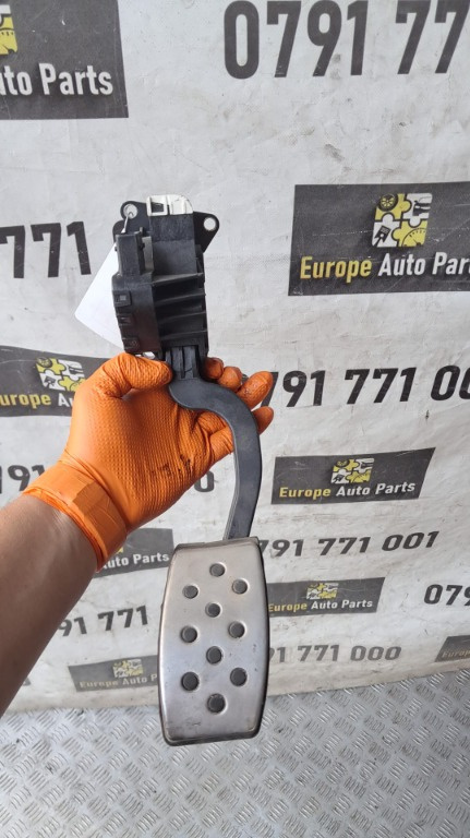 Pedala acceleratie Opel Corsa E 1.4 Turbo an 2017 cod 13305804