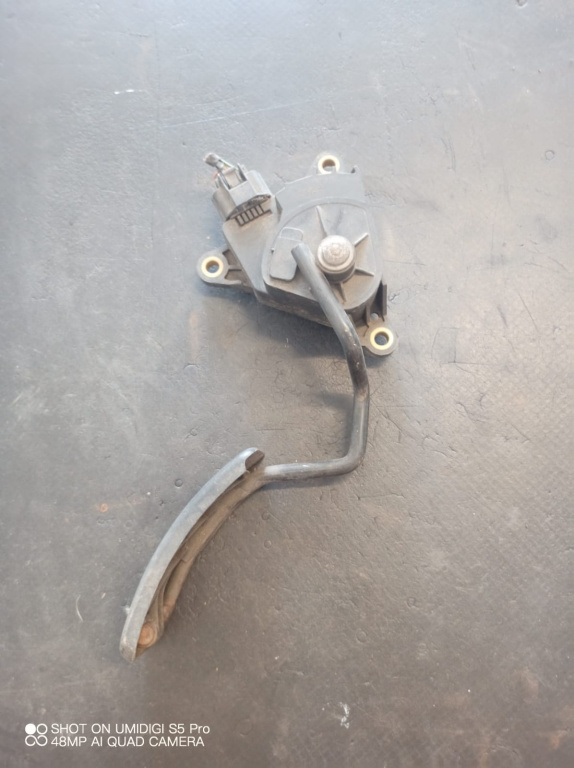 Pedala acceleratie Renault Clio 3 - COD 8200297335a