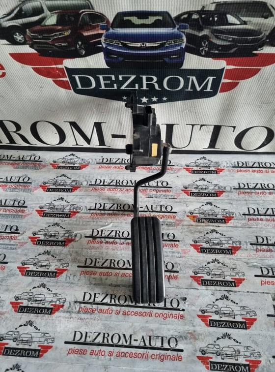 Pedala acceleratie Renault Clio III 1.4 16V 98cp cod piesa : 8200297335