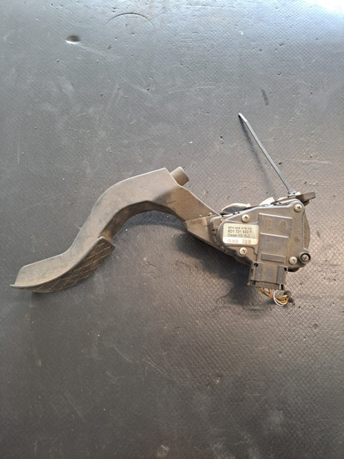 Pedala acceleratie Skoda Superb I - COD 8D1721523F