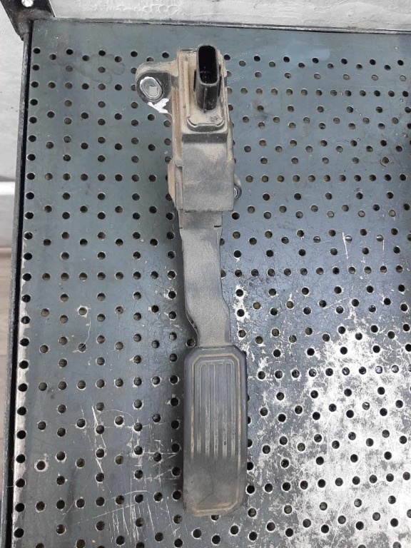 Pedala acceleratie toyota auris e15 1.4 d-4d 78110-02010