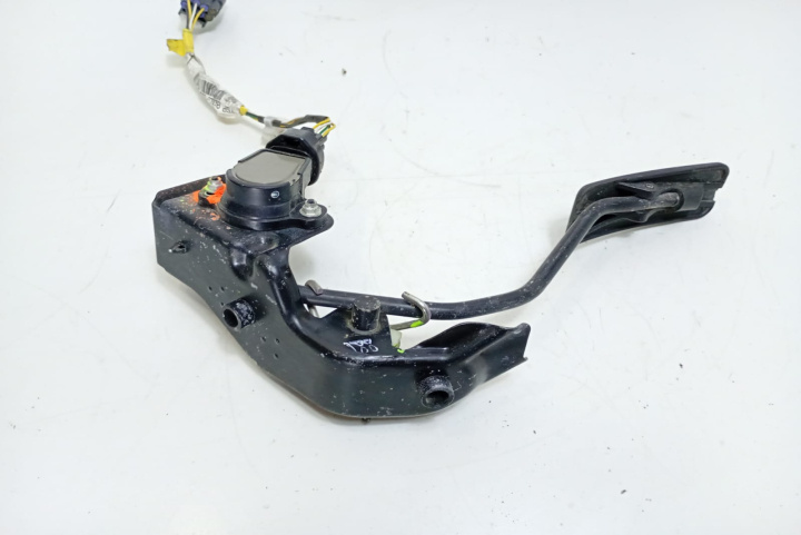 Pedala acceleratie Toyota Avensis 2 T25 [facelift] [2006 - 2009]