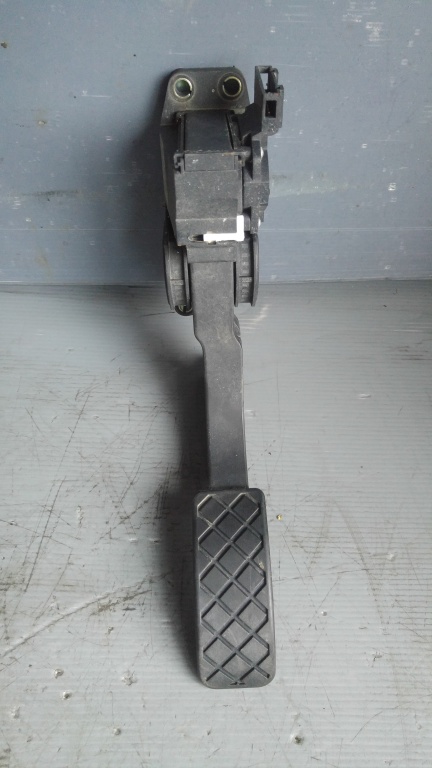 Pedala acceleratie vw golf 4 skoda octavia seat leon 0281002342