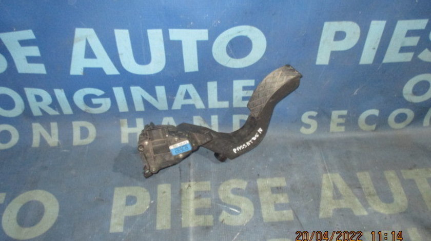 Pedala acceleratie VW Passat B5 2.5tdi; 8D1723523F