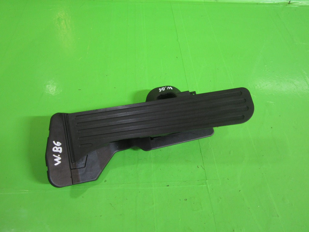 PEDALA ACCELERATIE VW PASSAT B6 2.0 TDI 81KW 110CP FAB. 2005 - 2010 ⭐⭐⭐⭐⭐