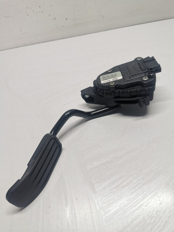 Pedala acceleratie VW Transporter T4 Caravelle Multivan 7D2721603B