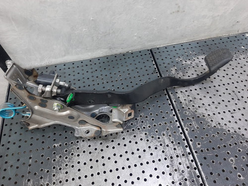 Pedala ambreiaj 1.6 d n47c16a toyota verso r2