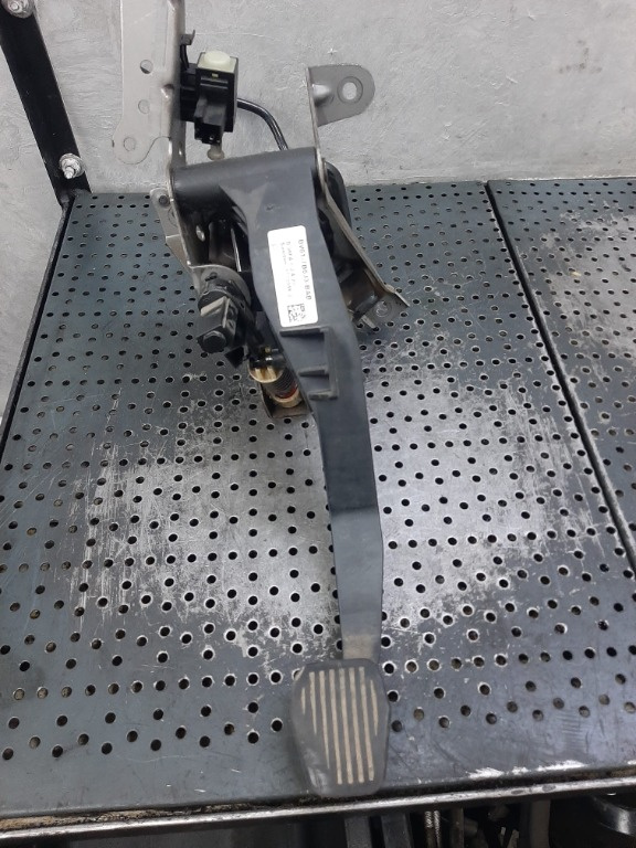 Pedala ambreiaj 1.6 tdci ford focus 3 bv61-7b633-bab