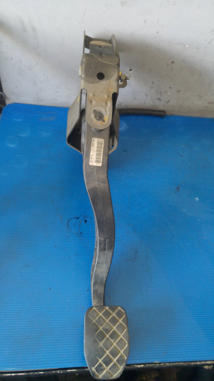 Pedala ambreiaj 1.9 tdi axc vw transporter t5 2003-2010 7h1721059e
