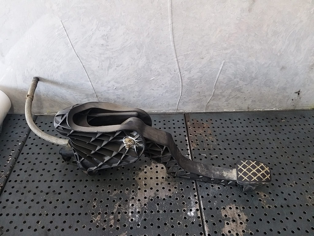 Pedala ambreiaj 1.9 tdi skoda octavia 2 1z 1k1721059bb