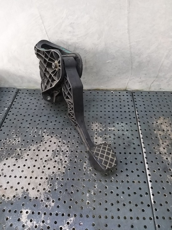 Pedala ambreiaj 1.9 tdi vw caddy 3 1t1721059br