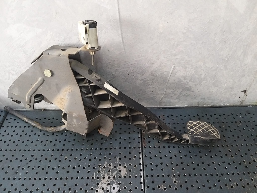Pedala ambreiaj 1.9 tdi vw transporter t5 7h1721059e 7h1721315