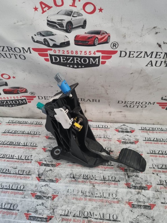 Pedala ambreiaj completa originala Renault Latitude cod piesa : 465030055r
