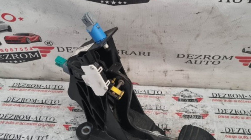 Pedala ambreiaj completa originala Renault Latitude cod piesa : 465030055r