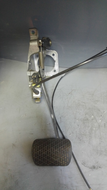 Pedala ambreiaj mercedes e-class e220 w210 2.2d 1993-2000 2102900819