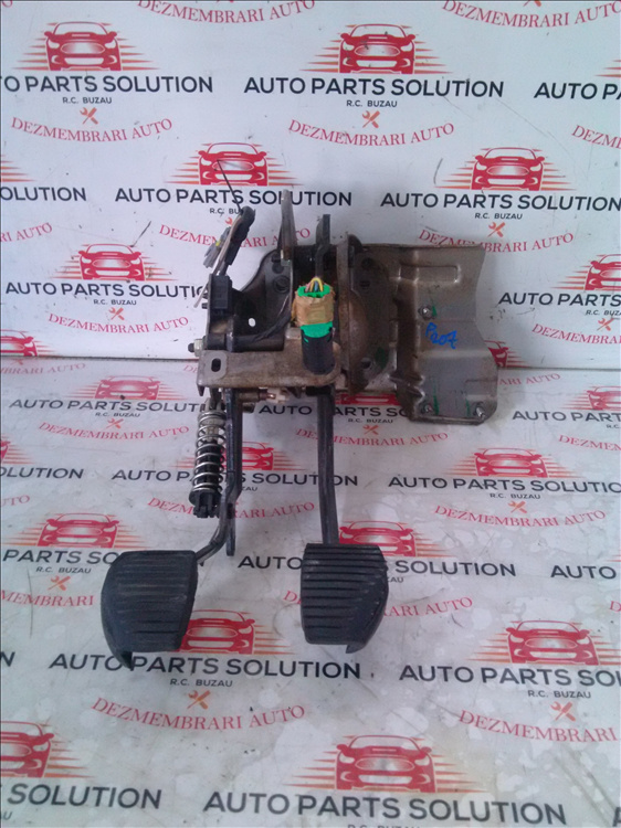 Pedala ambreiaj PEUGEOT 207