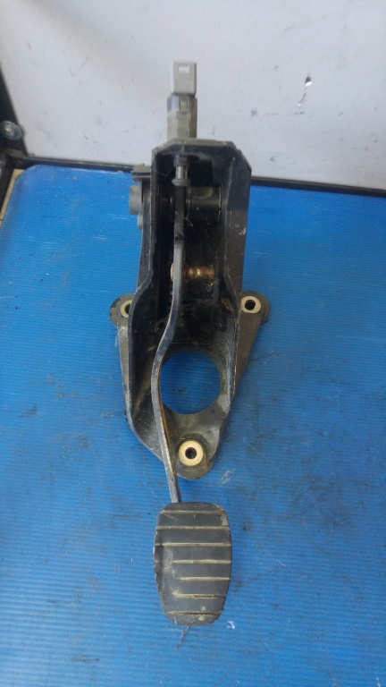 Pedala ambreiaj renault laguna 2 8200019163