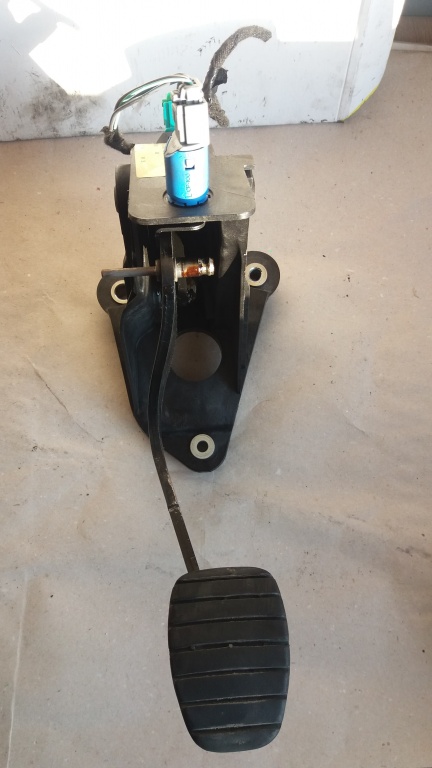 Pedala ambreiaj renault laguna 3 2.0b 2007-2018 465030006r 09255210