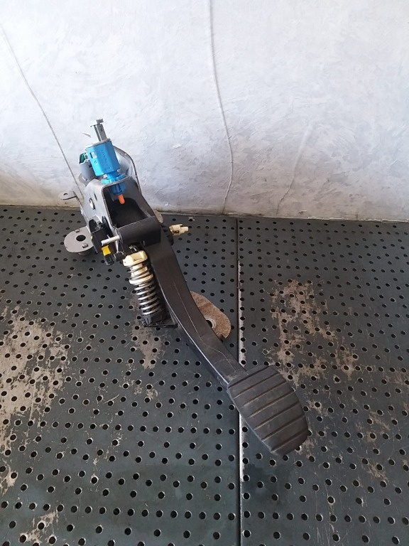 Pedala ambreiaj renault megane 3 465030037r