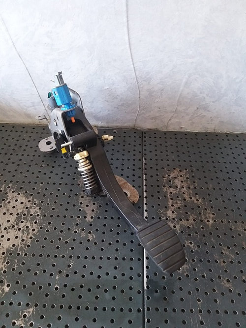 Pedala ambreiaj renault megane 3 465030037r