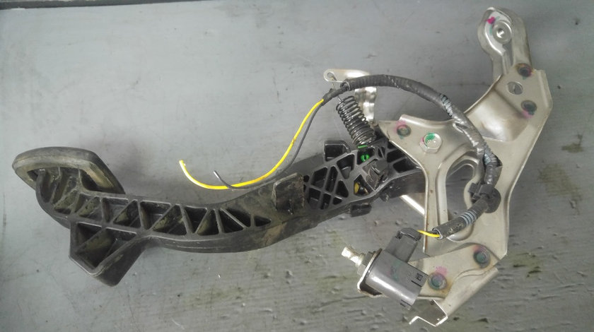 Pedala ambreiaj toyota yaris p9 2005-2014