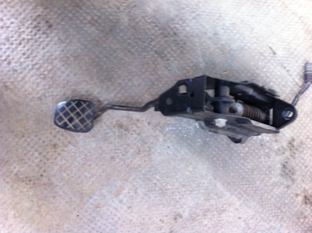 Pedala ambreiaj Volkswagen VW Golf 4 [1997 - 2006] Hatchback 5-usi 1.9 TDI MT (116 hp) (1J1)