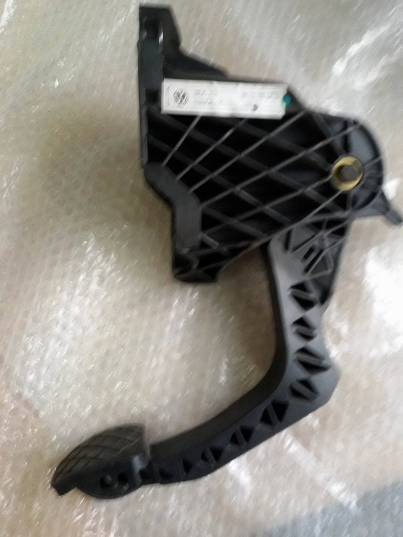 Pedala ambreiaj vw golf 5 1k1 721 059
