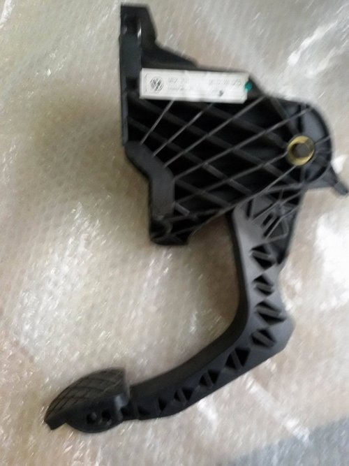 Pedala ambreiaj vw golf 5 1k1 721 059
