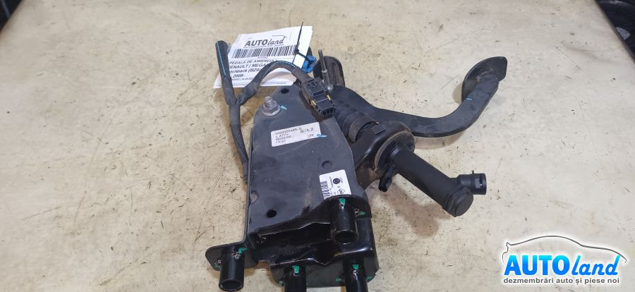 Pedala de Ambreiaj 465030042r Renault MEGANE III Hatchback BZ0/1 2008