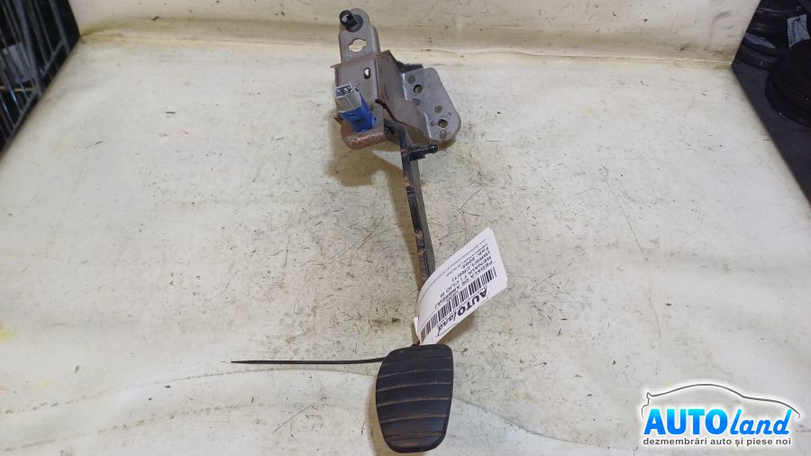 Pedala de Ambreiaj 8200275893a Renault CLIO III BR0/1,CR0/1 2005