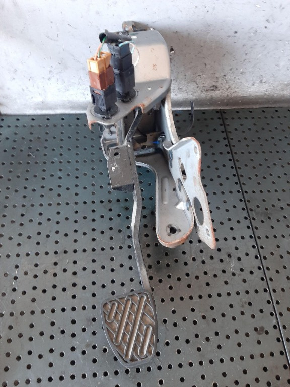 Pedala frana 1.5 dci k9k nissan juke f15 euro 5
