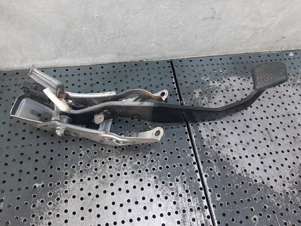 Pedala frana 1.6 d n47c16a toyota verso r2