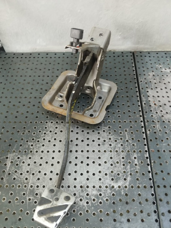 Pedala frana 2.0 b mitsubishi outlander 1 2001-2005