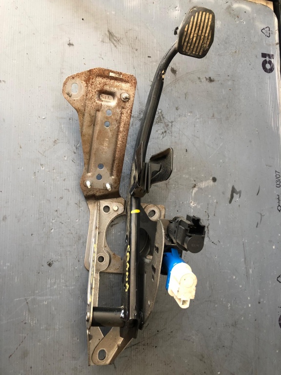 Pedala frana ford focus 2 1.6 tdci 2010 4m51-2467-ar